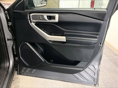 Used 2021 Ford Explorer XLT w/ Equipment Group 202A image 12