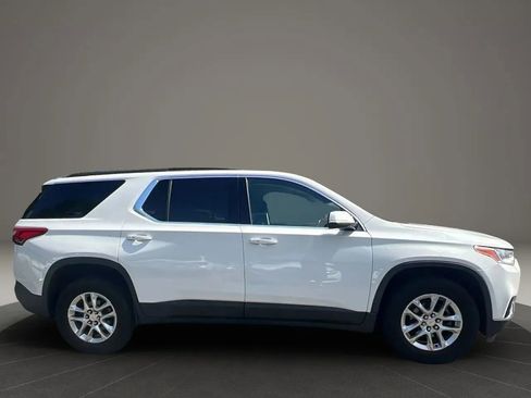 Used 2020 Chevrolet Traverse LT w/ Driver Confidence II Package AWD/4WD image 4