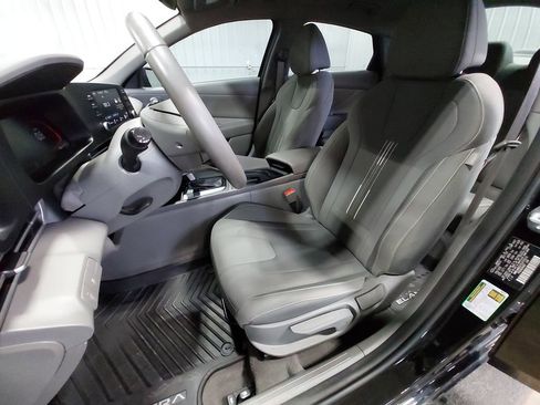 Used 2025 Hyundai Elantra Sport FWD image 14