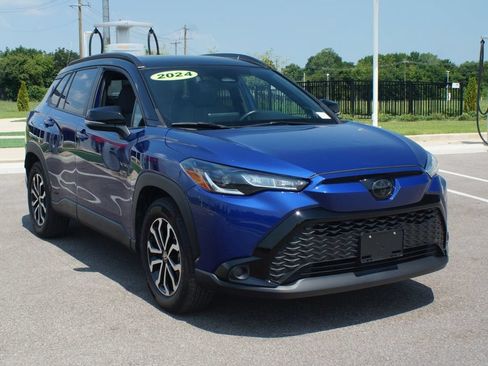 Used 2024 Toyota Corolla Cross AWD Hybrid w/ Moonroof Package image 2