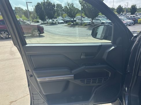 Used 2026 Toyota Tacoma SR5 AWD/4WD image 13