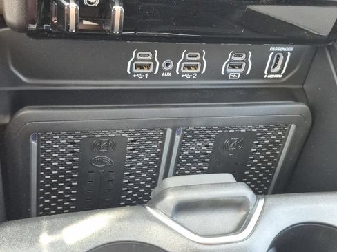 New 2026 RAM 1500 Laramie AWD/4WD image 32