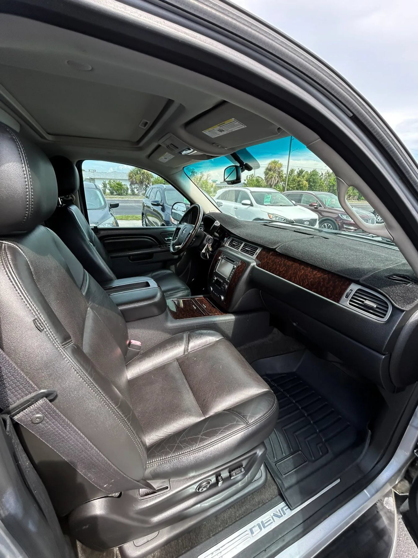Used 2012 GMC Yukon XL Denali RWD image 21