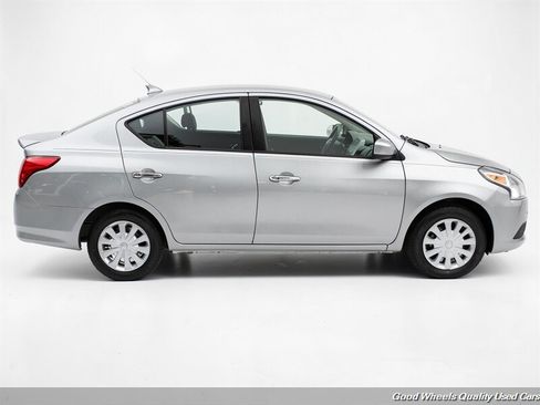 Used 2018 Nissan Versa SV FWD image 4