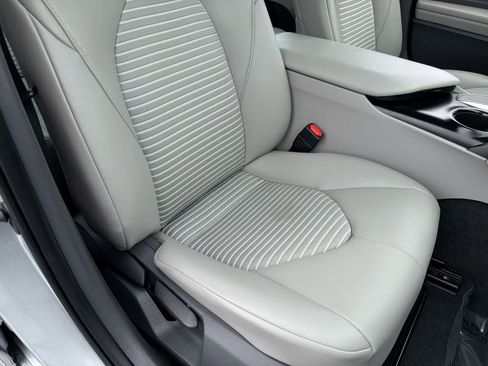 Used 2019 Toyota Camry SE image 22