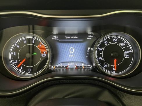 Used 2019 Jeep Cherokee Limited image 26