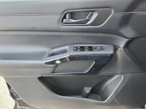 Used 2023 Nissan Pathfinder S image 29