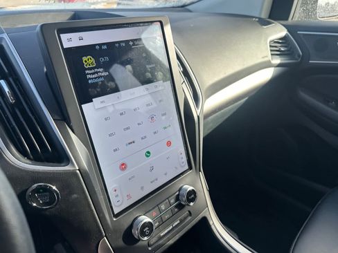 Used 2024 Ford Edge SEL w/ Convenience Package image 15