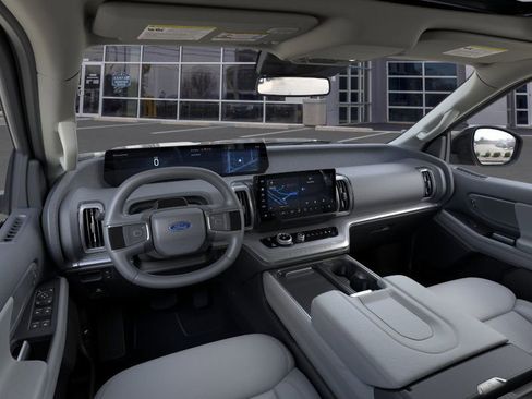 New 2025 Ford Expedition Active image 9