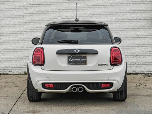 Used 2019 MINI Cooper S w/ Premium Package image 9