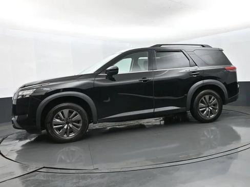 Used 2024 Nissan Pathfinder SV FWD image 5