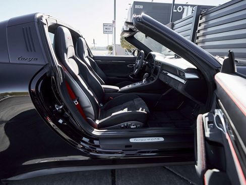Used 2019 Porsche 911 Targa 4 GTS image 23