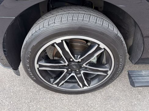 Used 2020 Ford Expedition Limited w/ Equipment Group 303A AWD/4WD image 32