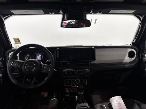 Used 2025 Jeep Wrangler Unlimited Sport AWD/4WD image 11