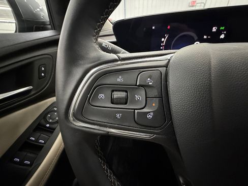 Used 2024 Buick Encore GX Avenir image 17