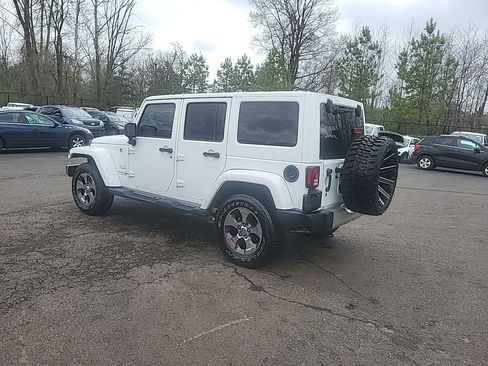 Used 2018 Jeep Wrangler Unlimited Sahara w/ Connectivity Group image 4