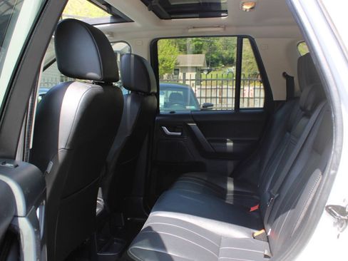 Used 2011 Land Rover LR2 HSE AWD/4WD image 26
