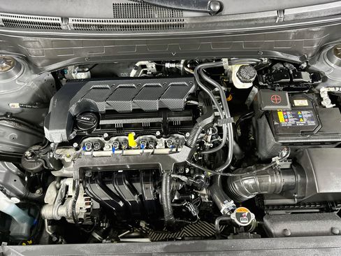 Used 2025 Hyundai Venue SEL FWD image 32
