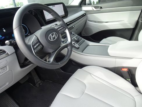 Used 2023 Hyundai Palisade SEL FWD image 11
