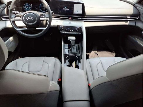 Used 2024 Hyundai Elantra Limited FWD image 11