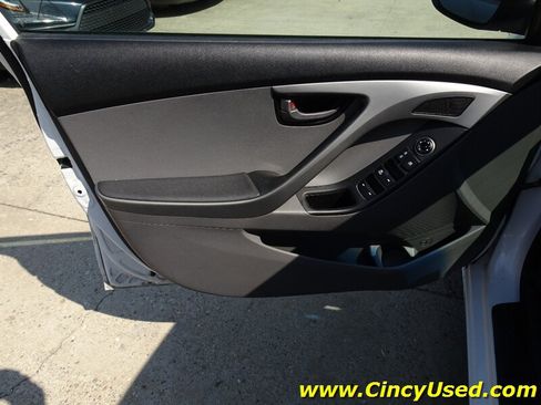 Used 2014 Hyundai Elantra SE FWD image 25