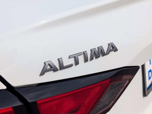 Used 2025 Nissan Altima 2.5 SV image 11