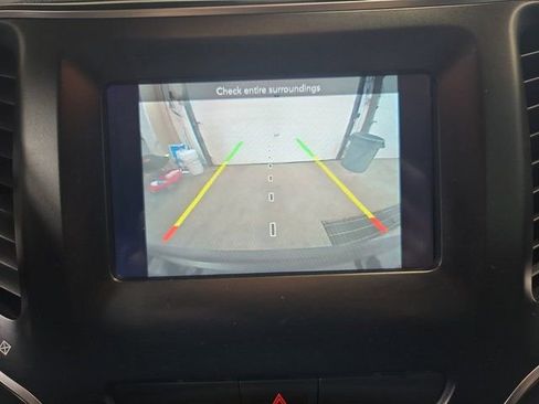 Used 2019 Jeep Cherokee Latitude w/ Cold Weather Group image 25