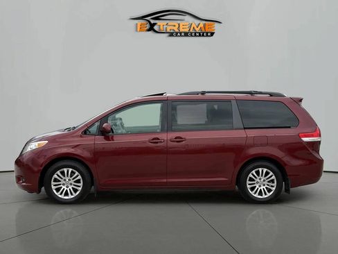 Used 2013 Toyota Sienna XLE FWD image 3