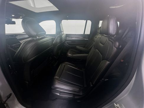 Used 2024 Jeep Grand Cherokee L Limited w/ Luxury Tech Group II image 30