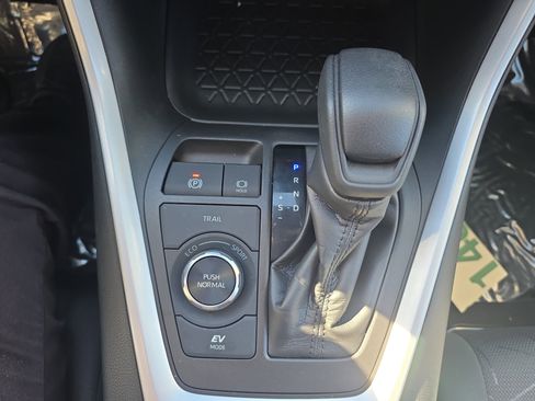 Used 2021 Toyota RAV4 XLE w/ Convenience Package image 41