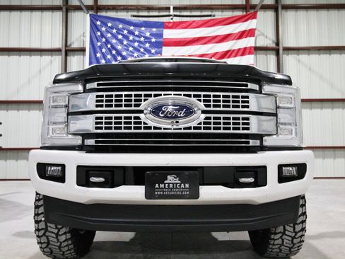 Used 2018 Ford F250 Platinum w/ Platinum Ultimate Package image 2