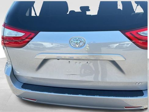 Used 2016 Toyota Sienna LE FWD image 25