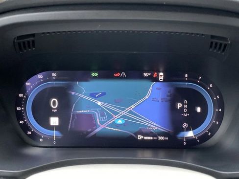 Used 2023 Volvo XC60 B5 Plus image 18