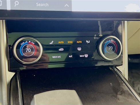 Used 2022 Land Rover Range Rover Long Wheelbase SE image 16