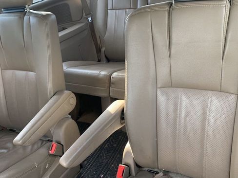 Used 2015 Chrysler Town & Country Touring-L w/ Driver Convenience Group image 13