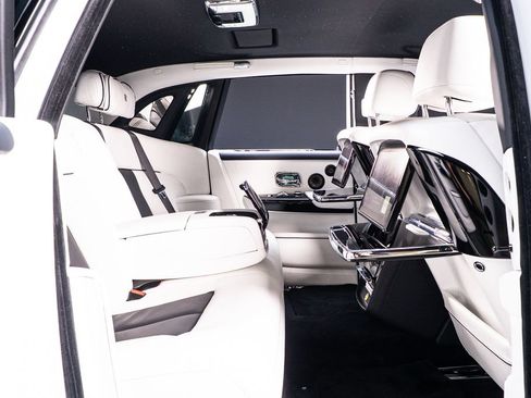 Used 2022 Rolls-Royce Phantom Sedan w/ The Phantom Package RWD image 59