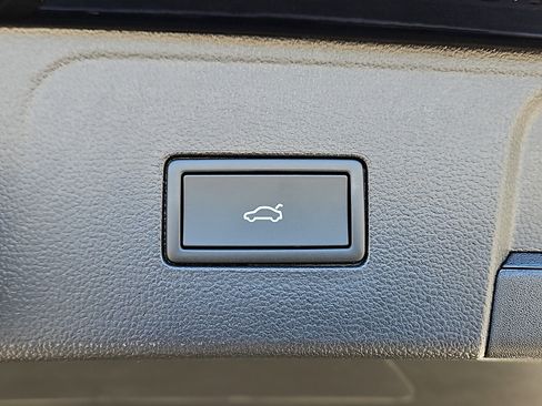 New 2026 Volkswagen Atlas Peak Edition image 9