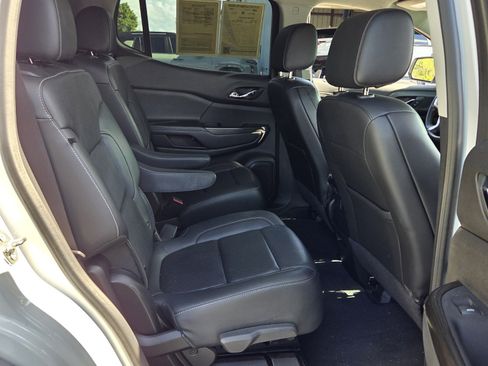 Certified 2023 GMC Acadia SLT FWD image 17