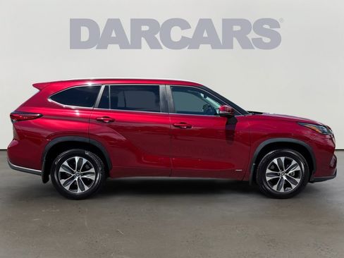 Used 2023 Toyota Highlander XLE AWD/4WD image 8