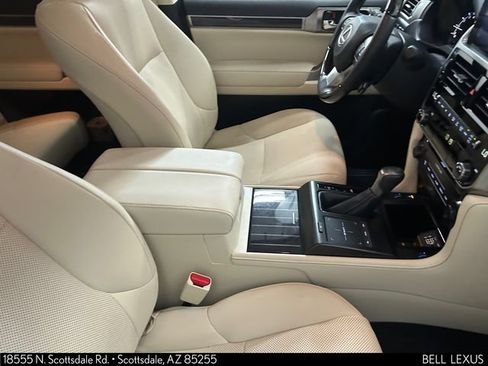 Used 2023 Lexus GX 460 Premium w/ Accessory Package AWD/4WD image 12