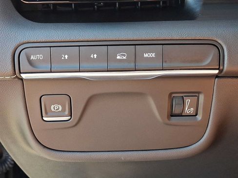 Used 2024 Cadillac Escalade ESV Premium Luxury AWD/4WD image 31