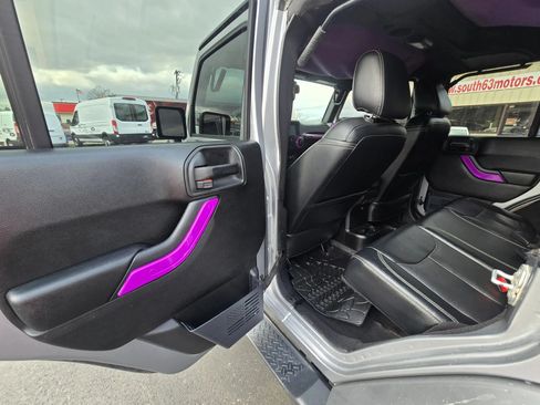 Used 2018 Jeep Wrangler Unlimited Sahara AWD/4WD image 12