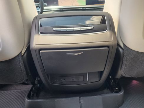 Used 2025 Cadillac Escalade Premium Luxury Platinum AWD/4WD image 19