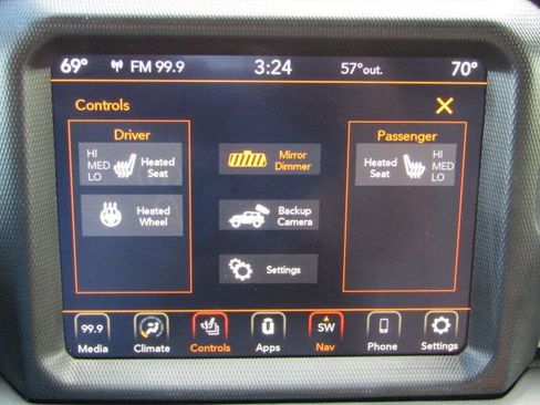 Used 2022 Jeep Wrangler Unlimited Sahara AWD/4WD image 19