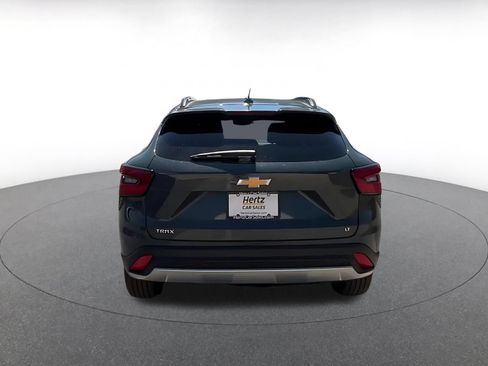 Used 2025 Chevrolet Trax LT FWD image 12