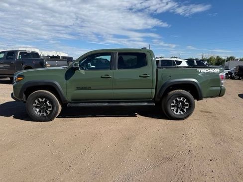 Used 2021 Toyota Tacoma TRD Off-Road w/ TRD Premium Off Road Package AWD/4WD image 2