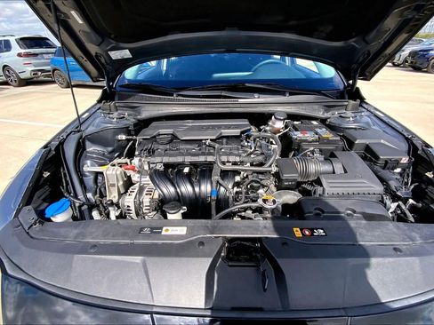 Used 2023 Hyundai Elantra SEL w/ Preferred Accessory Package image 31