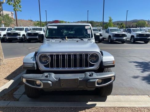 Used 2024 Jeep Wrangler Unlimited Sahara AWD/4WD image 2