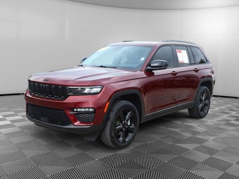 Used 2023 Jeep Grand Cherokee Limited w/ Luxury Tech Group II image 2