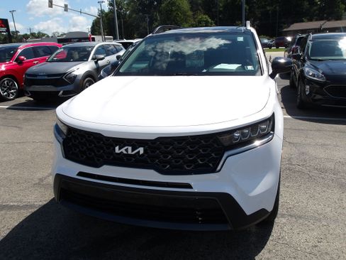 Used 2023 Kia Sorento S w/ Panoramic Sunroof Package AWD/4WD image 2